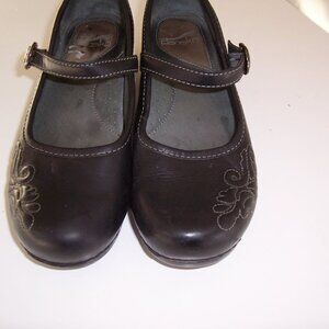 Dansko Mary Janes with Decorative Stitching Siz 6.5